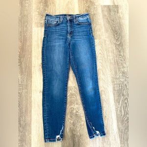 Vervet Destructed Hem Skinnies